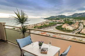 Apartamento con terraza, vistas playa y montaña